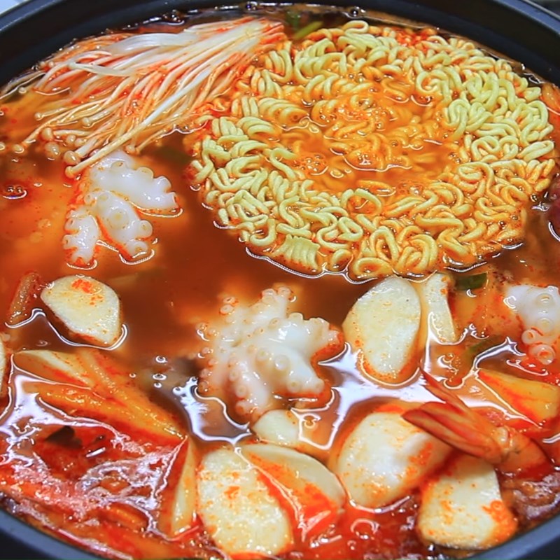 Step 4 Final product of Korean seafood kimchi hotpot