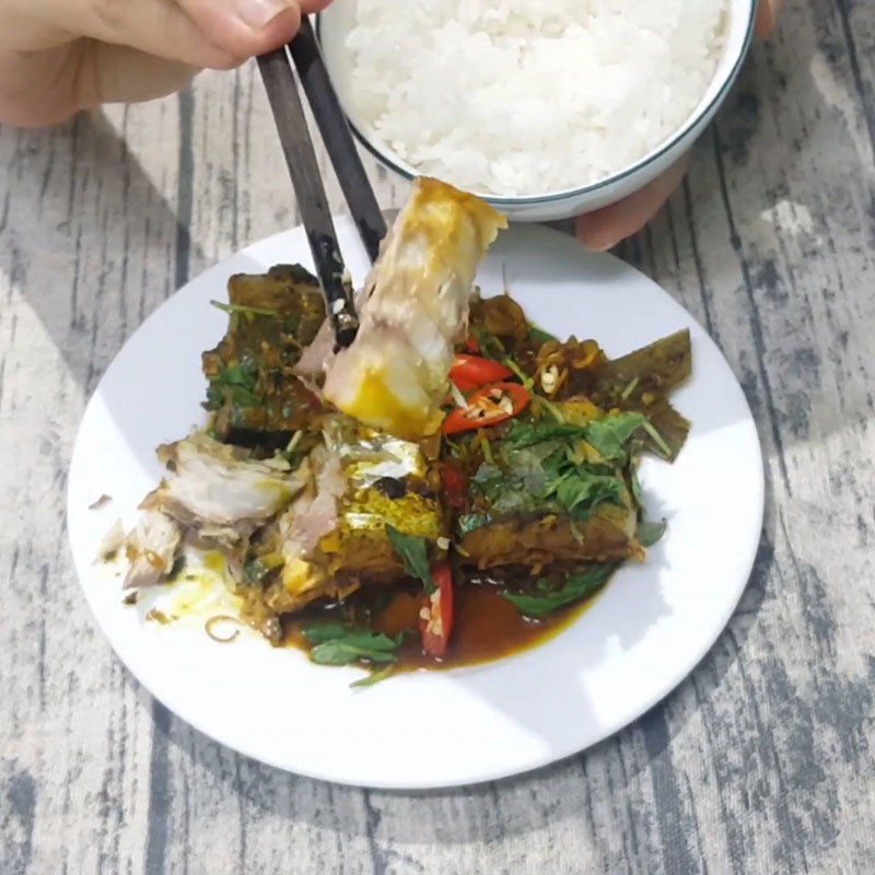 Step 4 Fresh mackerel dish with lemongrass and chili