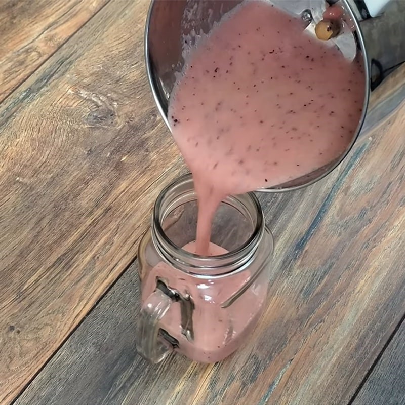 Step 3 Completion Smoothie of northern plums and bananas
