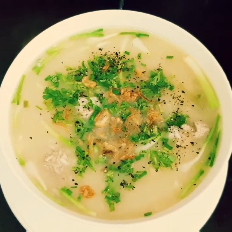 Step 5 Final product Porridge with ribs and mung beans