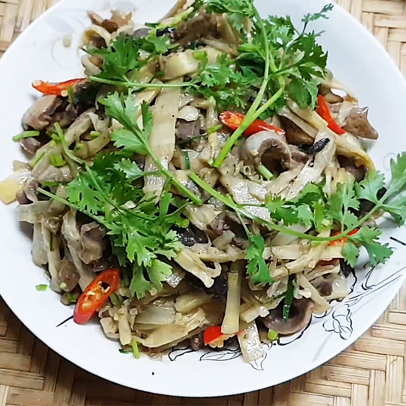 Step 5 Final Product Stir-fried Bamboo Shoots with Duck Intestines