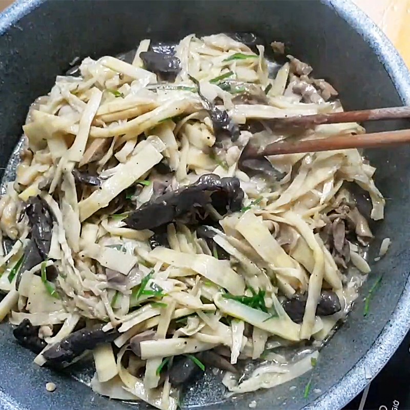 Step 5 Final Product Stir-fried Bamboo Shoots with Duck Intestines