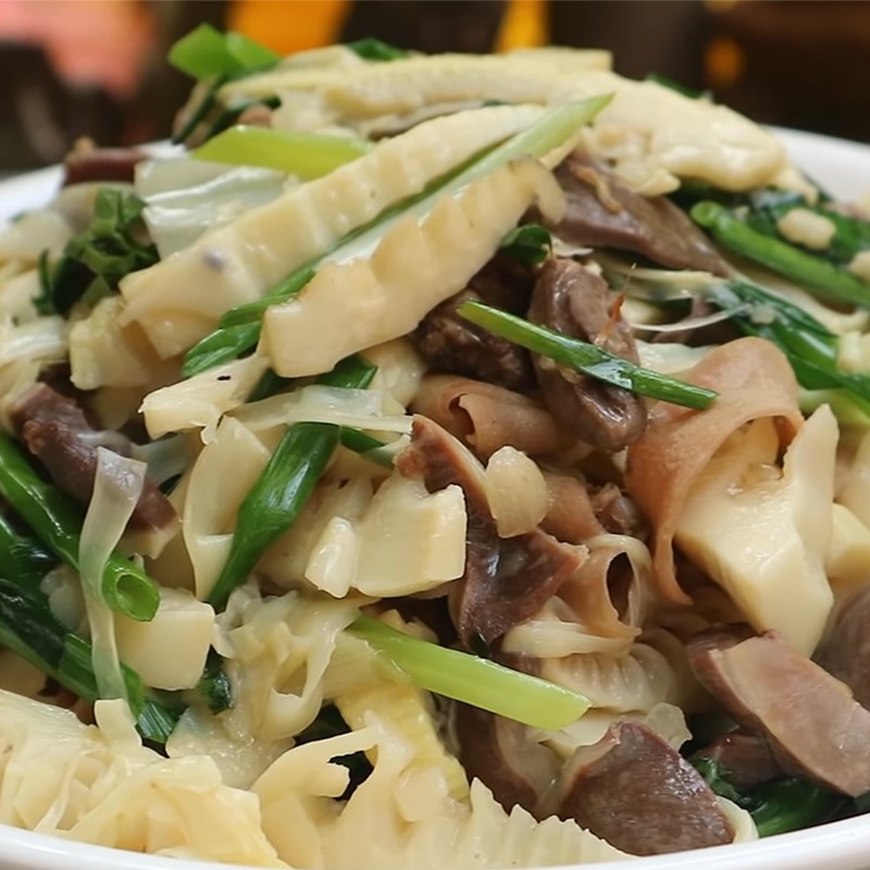 Step 4 Final Product Stir-fried sour bamboo shoots with duck intestines