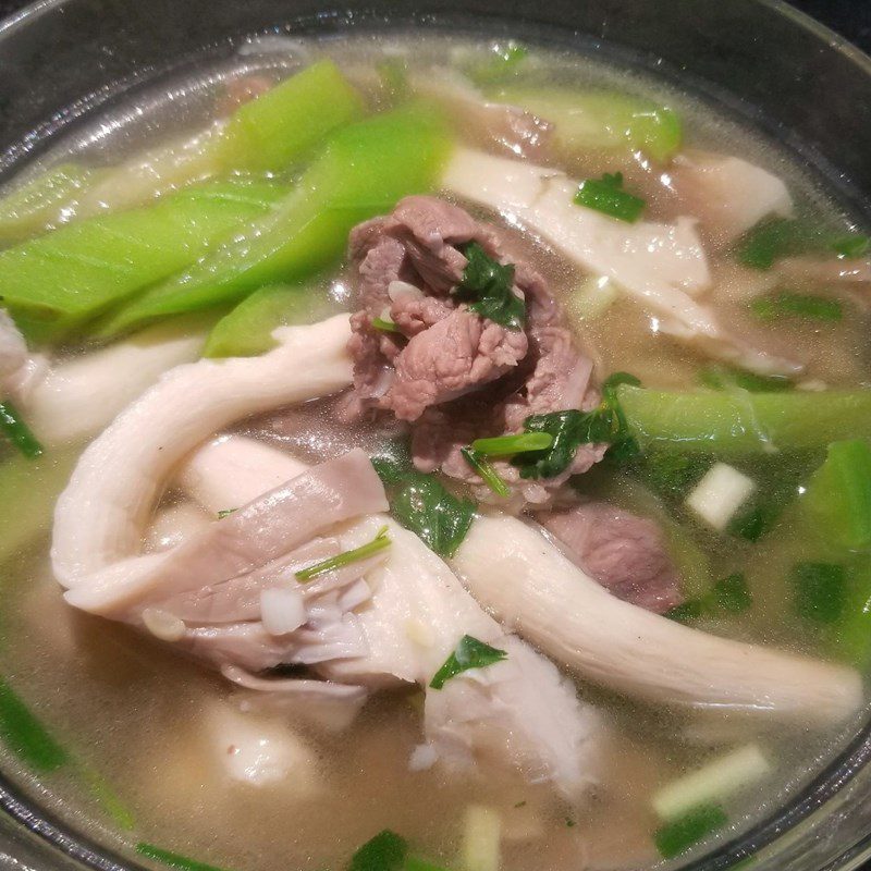 Step 4 Final product Soup with gourd, beef, and oyster mushrooms