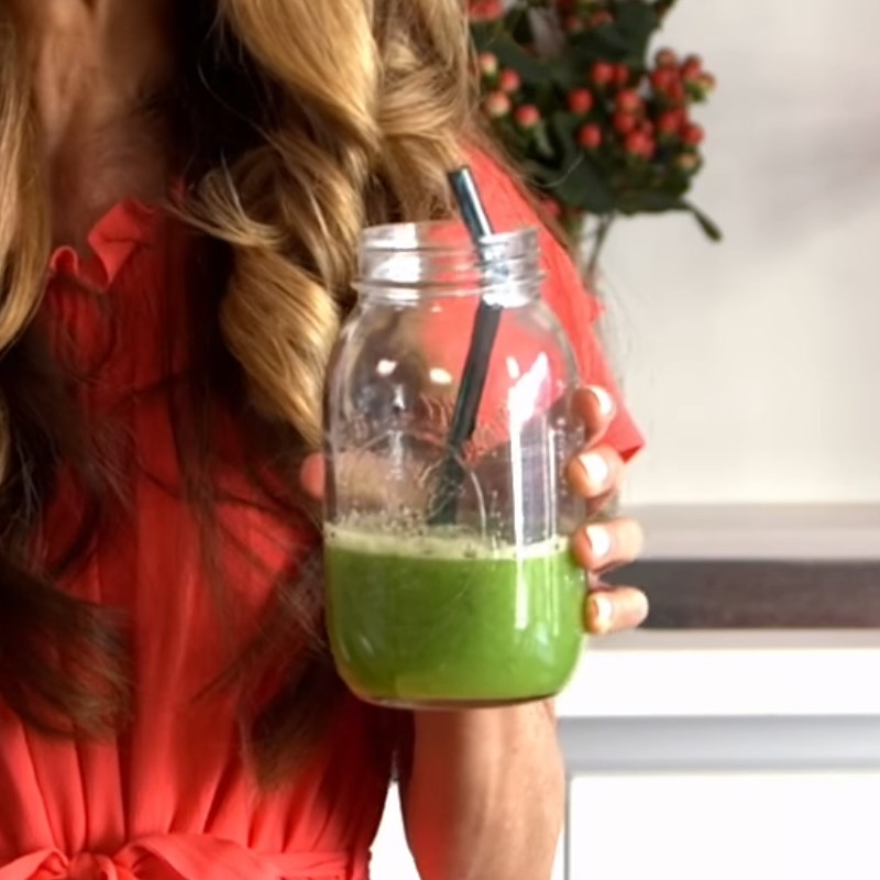 Step 3 Final Product Green apple celery cucumber juice
