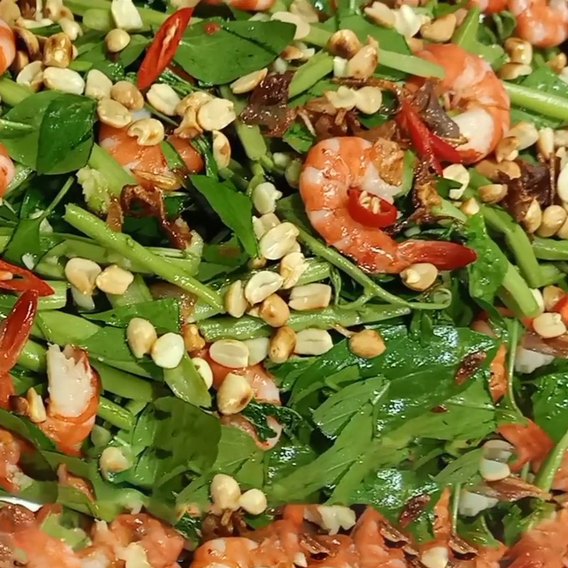 Step 6 Final product Shrimp salad with water spinach