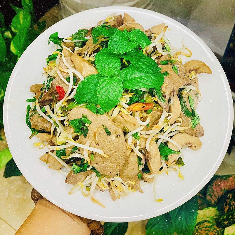 Step 6 Final product Bean sprouts salad with heart and kidney