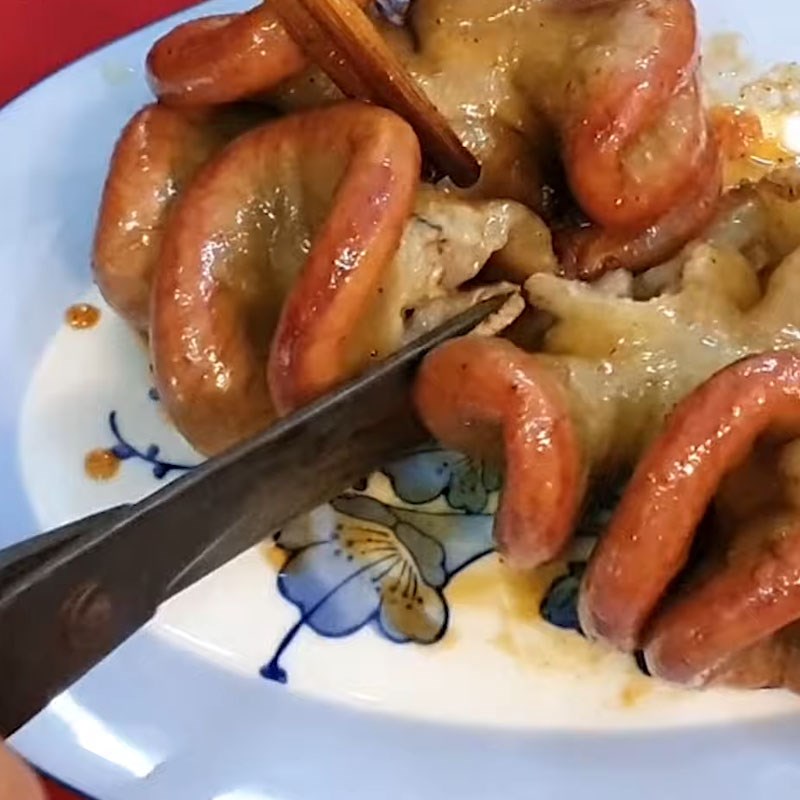 Step 5 Final Product Braised Beef Intestines in a frying pan