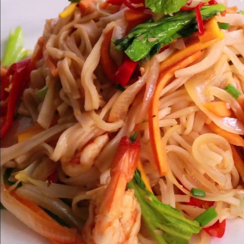 Step 4 Final product Shrimp stir-fried pho
