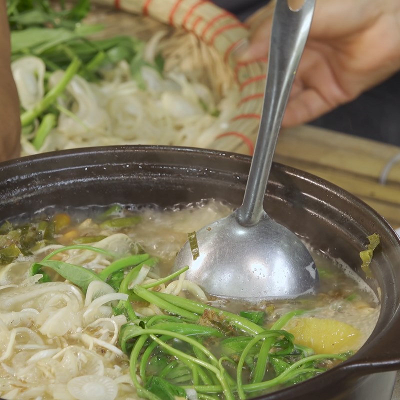 Step 5 Finished product of frog hotpot with fermented rice