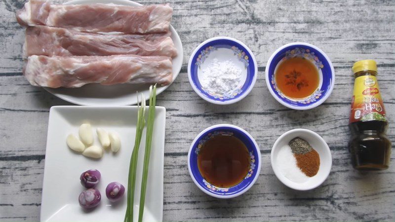 Ingredients for honey-glazed ribs, sweet and sour with lime leaves