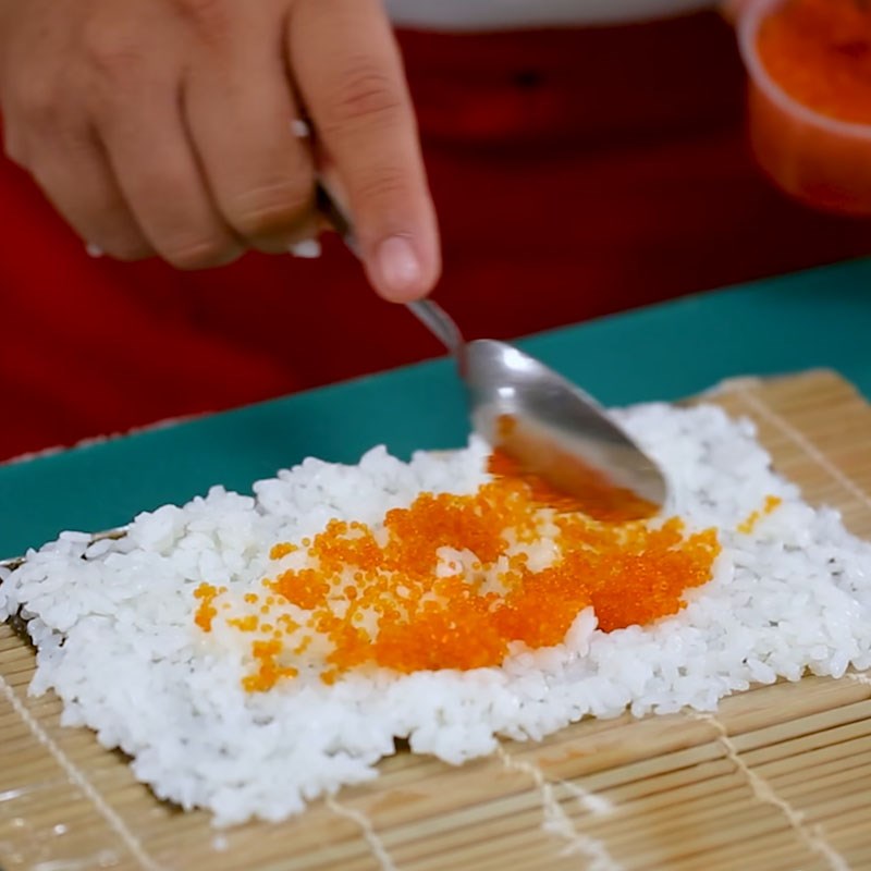 Step 3 Proceed to roll Maki sushi rice