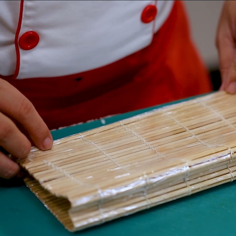 Step 3 Proceed to roll Maki sushi rice