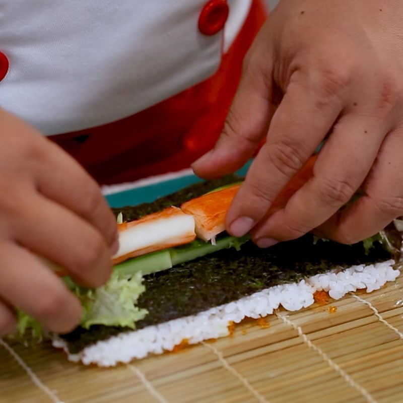 Step 3 Proceed to roll Maki sushi rice