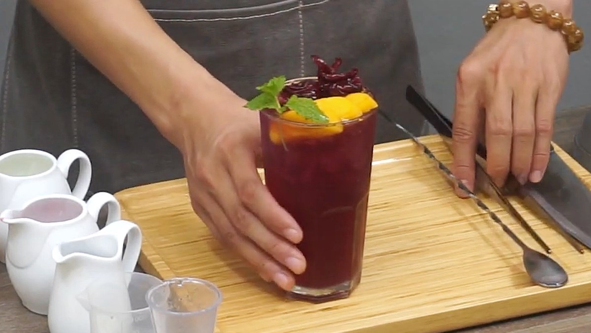 Hibiscus tea with peach