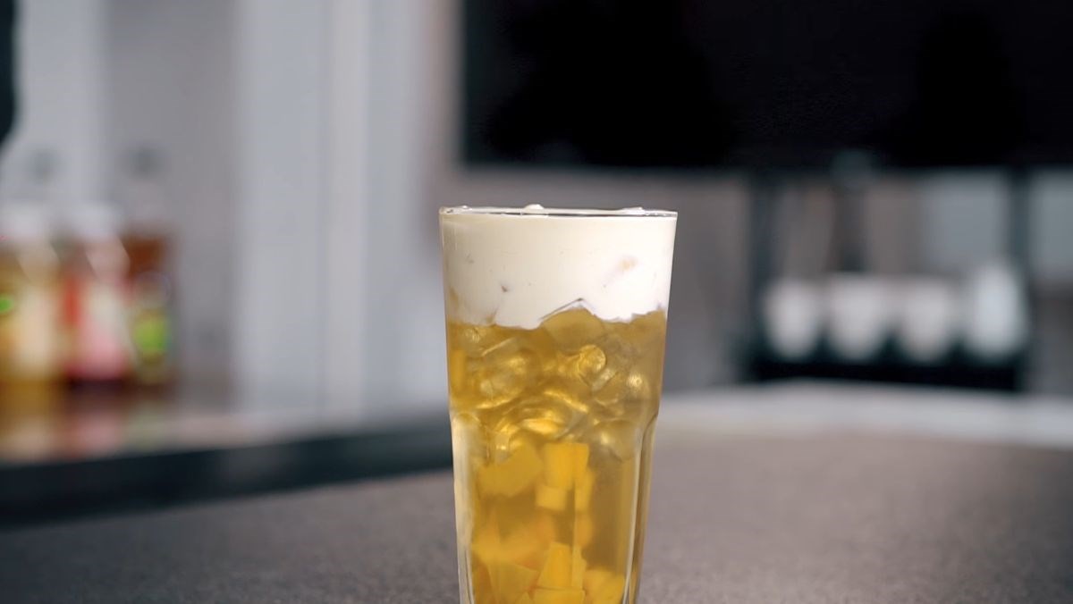 3 Ways to Make Delicious and Creamy Peach Macchiato Tea with Cheese Cream 2 Peach macchiato
