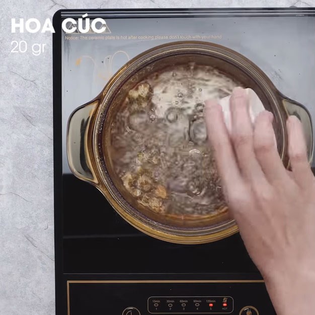 Step 1 Boil chrysanthemum Chrysanthemum tea