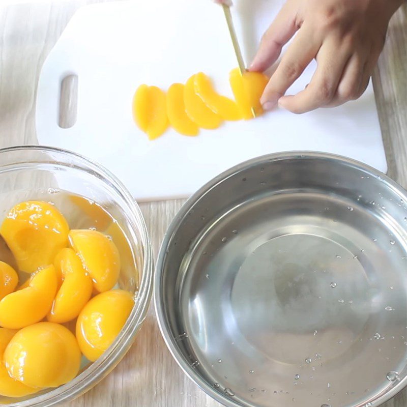 Step 2 Pour the peach jelly mold Peach milk tea jelly
