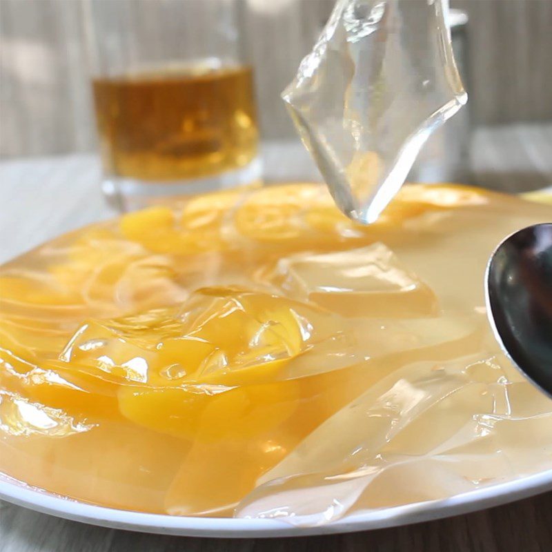 Step 3 Make the tea and cut the peach jelly Peach milk tea jelly
