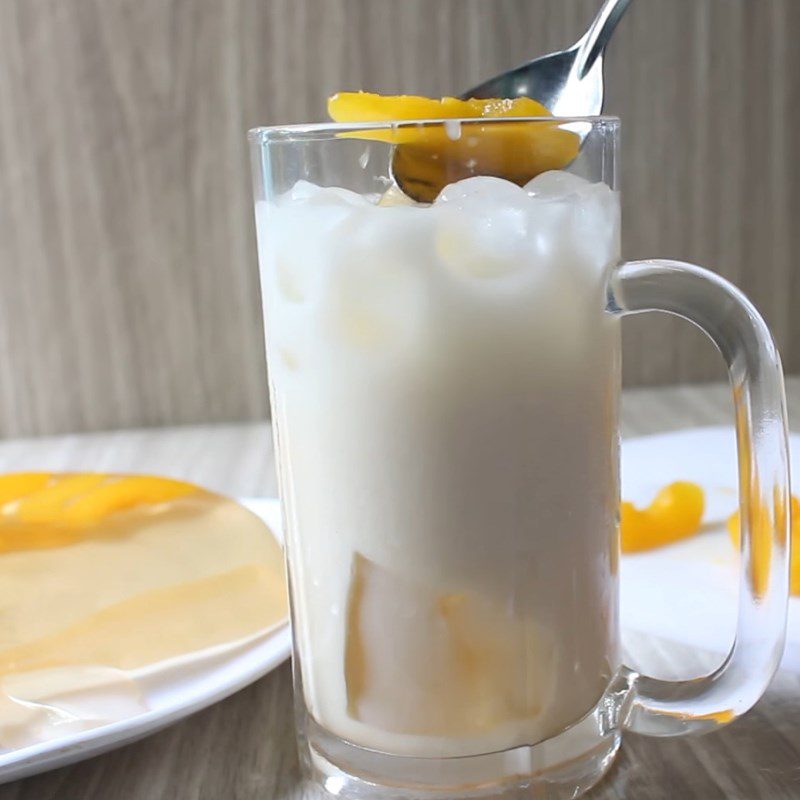 Step 4 Prepare the milk and finish Peach Jelly Milk Tea