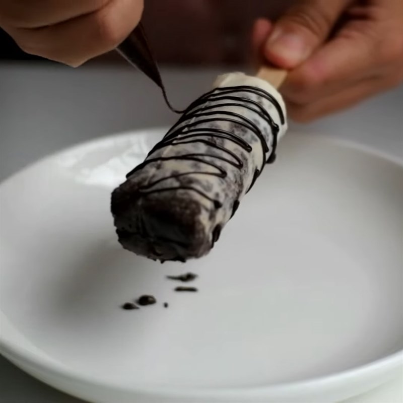 Step 4 Decorating Oreo Ice Cream Bars