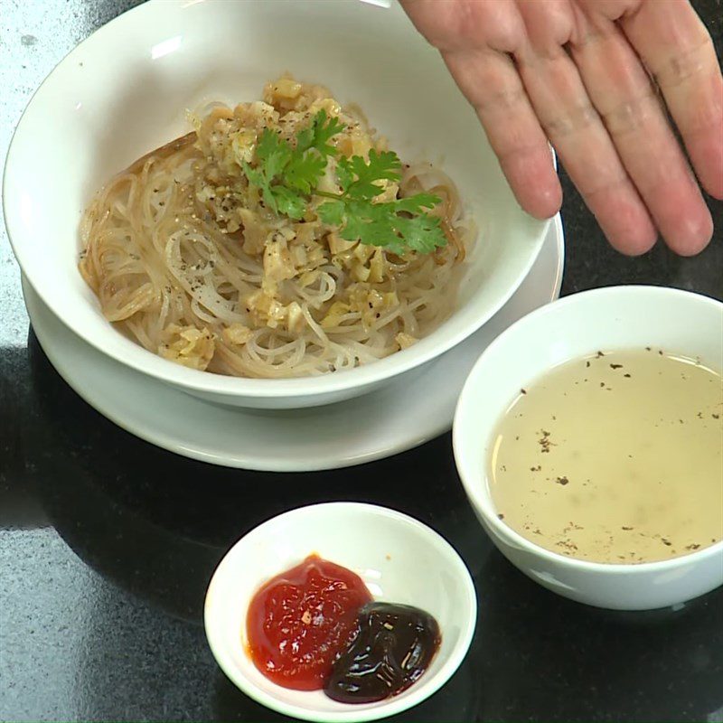 Step 6 Presentation for Gia Lai dry Pho