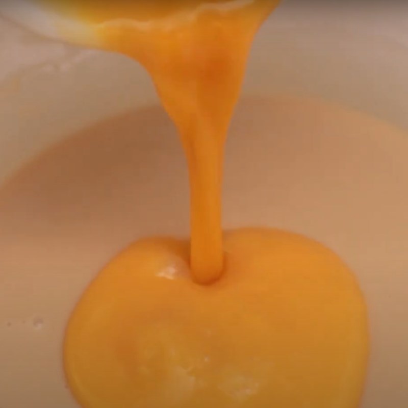 Step 2 Mixing the batter for Palm Sugar Cake using an air fryer