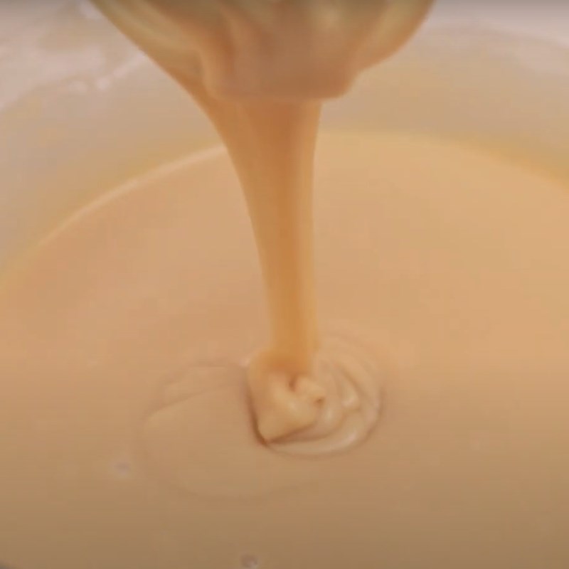 Step 2 Mixing the batter for Palm Sugar Cake using an air fryer