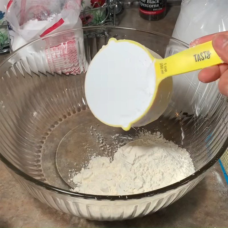 Step 1 Mixing the flour for Cao Lau