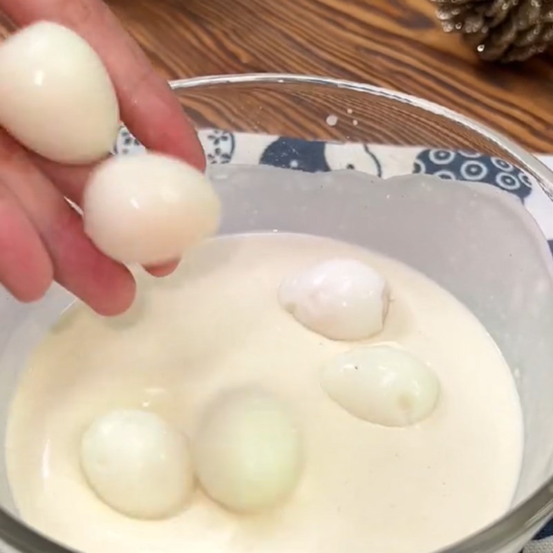Step 2 Mixing batter Crispy quail eggs with tamarind sauce (Recipe shared from Tiktok Cooking with TasteVN)