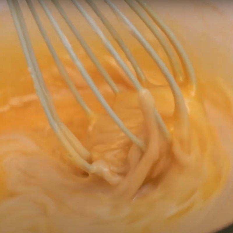 Step 2 Mixing the batter for Palm Sugar Cake using an air fryer