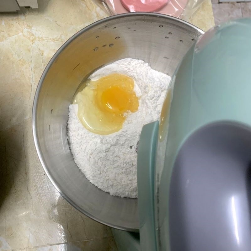 Step 2 Mix the dough Bread roll with pork floss and egg sauce