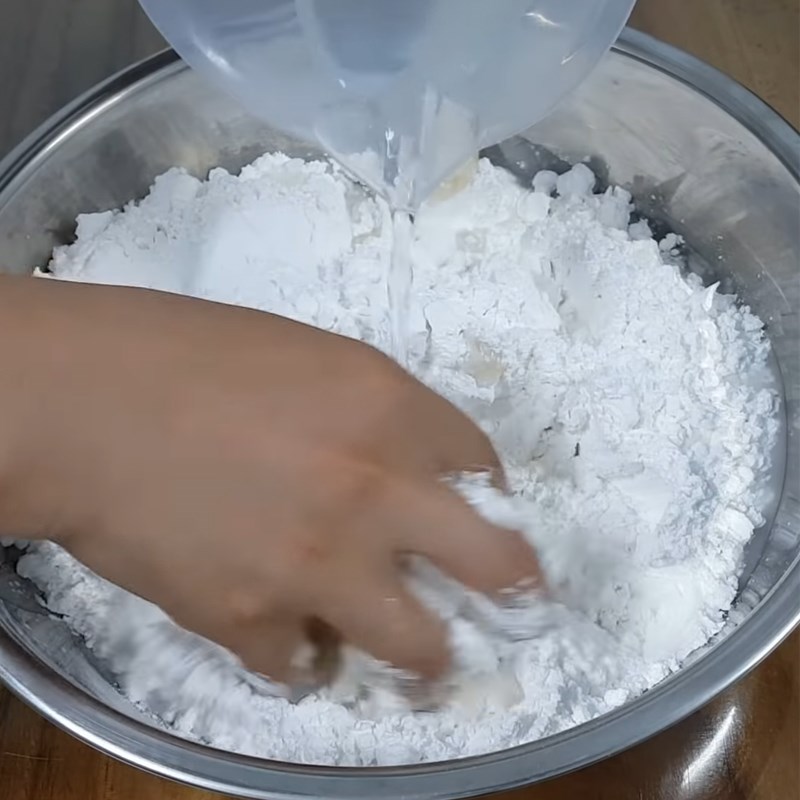 Step 1 Mix the dough for Steamed Rice Cakes from Fermented Sticky Rice