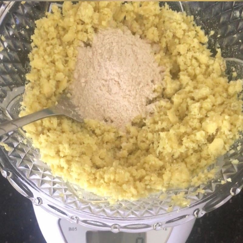 Step 2 Mixing the dough Sweet potato oatmeal cake for weight loss without baking