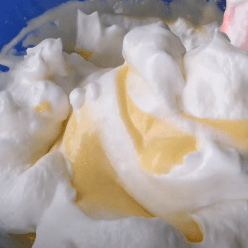 Step 4 Mix the cake batter with egg whites Durian sponge cake
