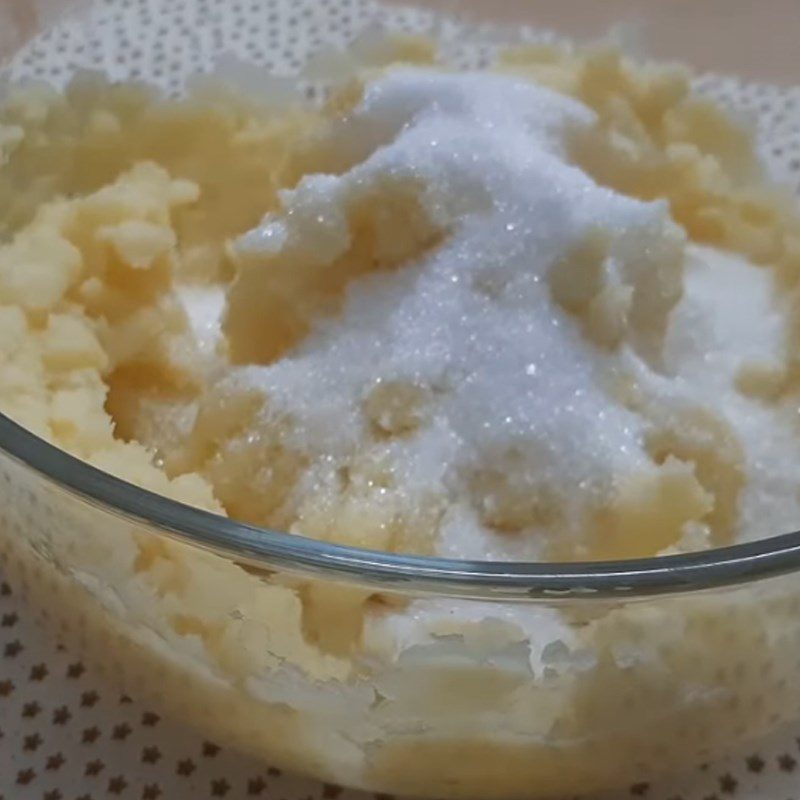 Step 2 Mix the dough for the cheese-filled potato cake