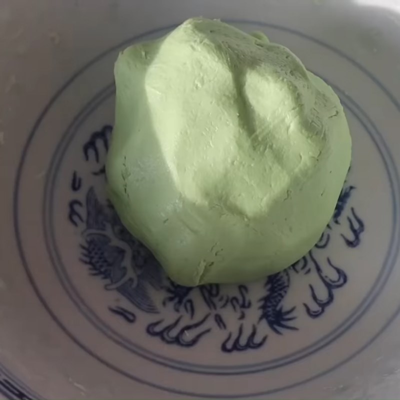 Step 4 Mixing the dough for the skin of green bean coconut cake