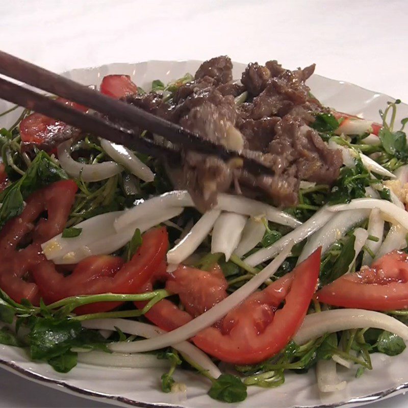Step 5 Mix the ingredients Watercress mixed with beef