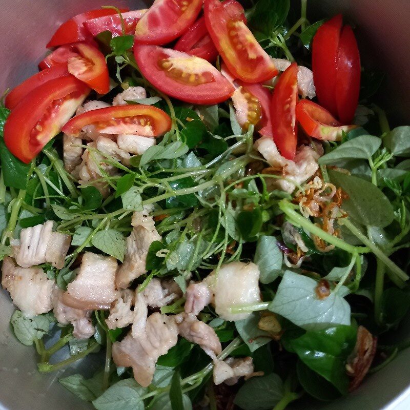 Step 5 Mix crab grass with meat and eggs for mixed crab grass with eggs and meat