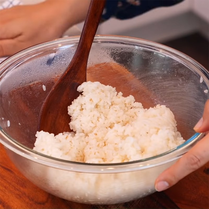 Step 4 Mixing rice Kimbap egg fried mix