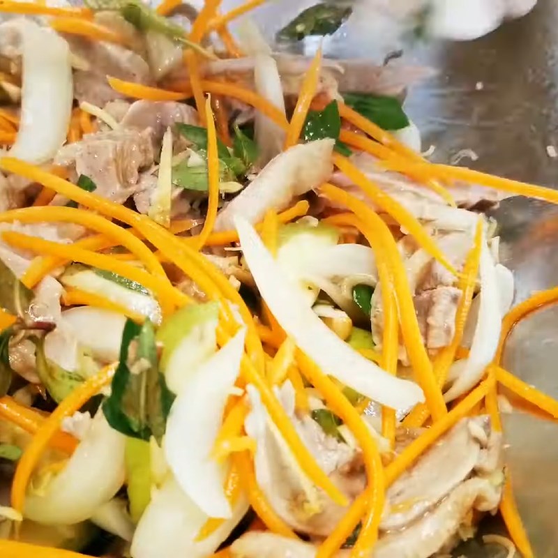 Step 6 Mix salad Duck salad with Vietnamese coriander and green banana (duck salad with mixed greens)