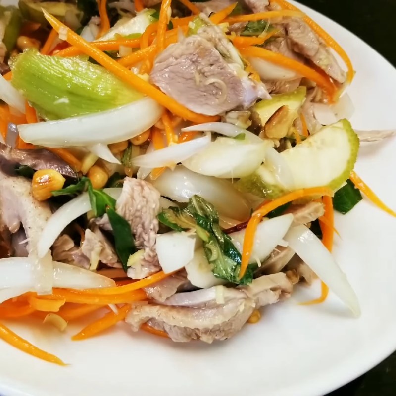 Step 6 Mix salad Duck salad with Vietnamese coriander and green banana (duck salad with mixed greens)