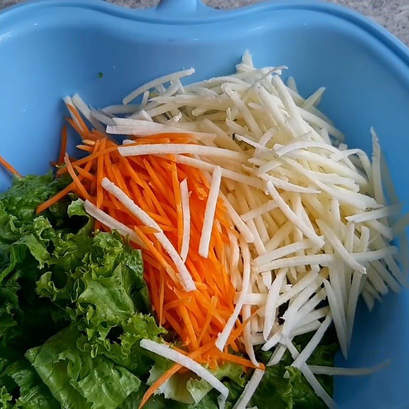 Step 4 Mix the salad Vegan salad from cassava
