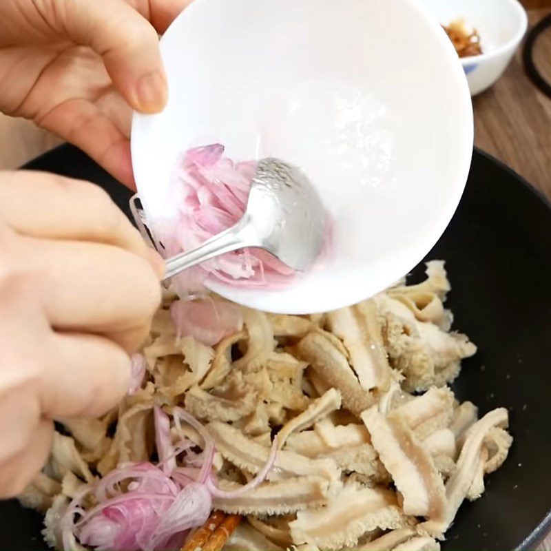 Step 4 Toss the salad Beef salad recipe