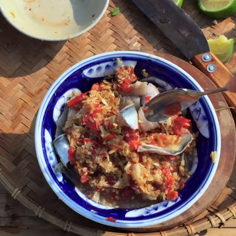 Step 5 Mixing the salad Mackerel salad Nam O Da Nang