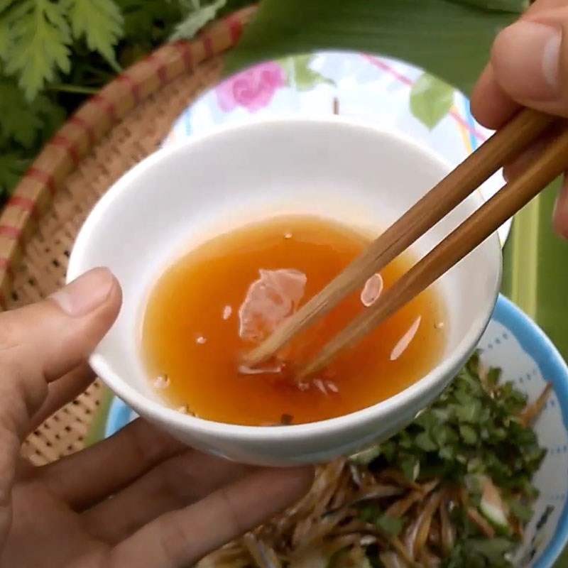 Step 3 Mixing the salad Bitter eggplant salad with dried fish