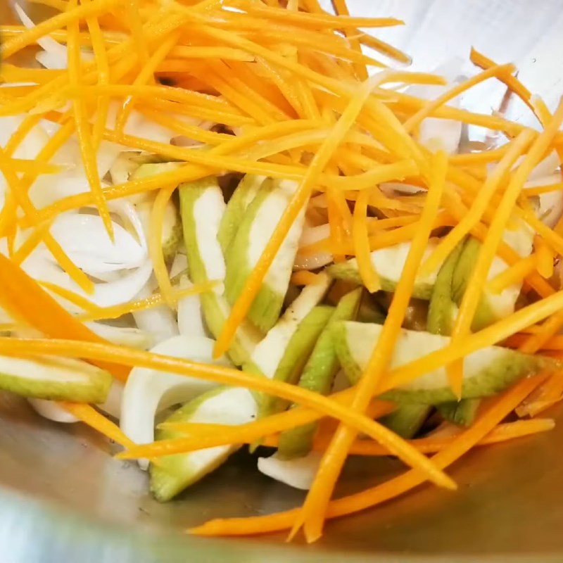 Step 6 Mix the salad Green banana and Vietnamese coriander salad (shredded duck salad)