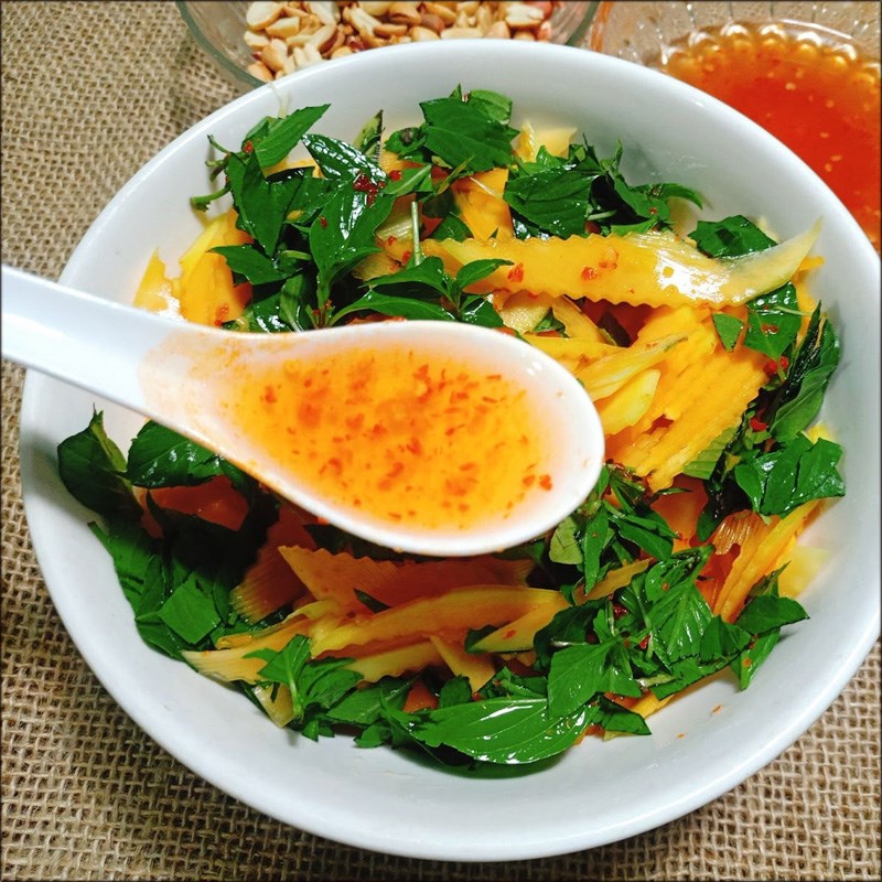 Step 4 Mix sweet and sour papaya salad
