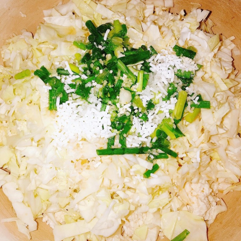 Step 2 Mix the vegetarian tofu and cabbage mixture