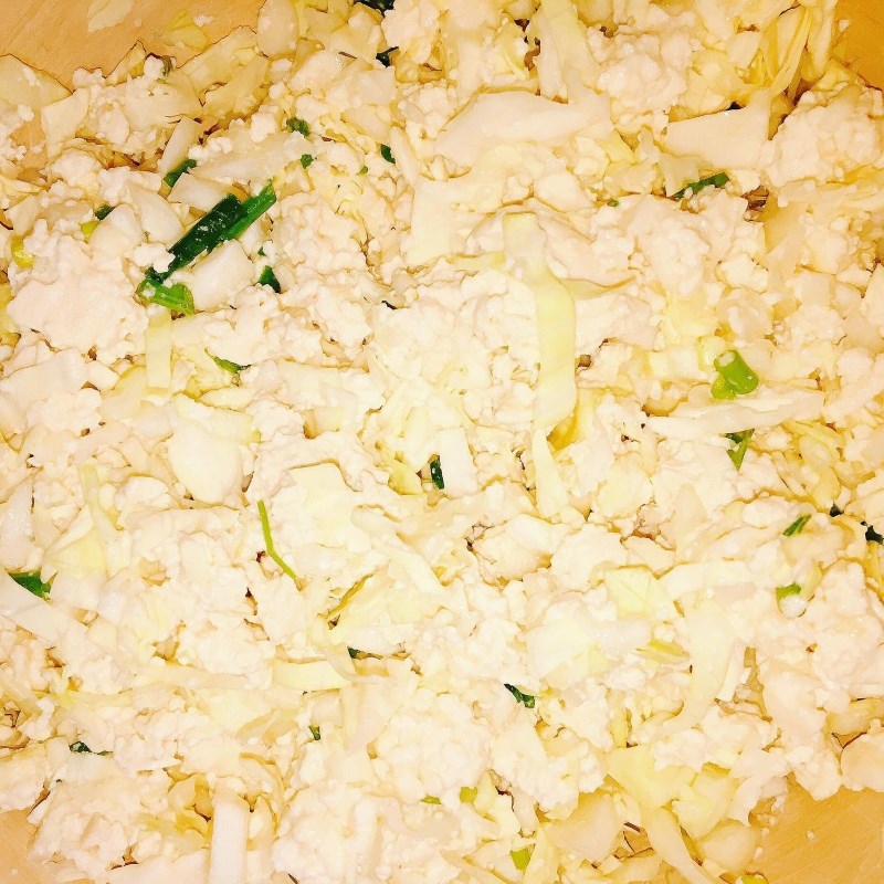 Step 2 Mix the vegetarian tofu and cabbage mixture